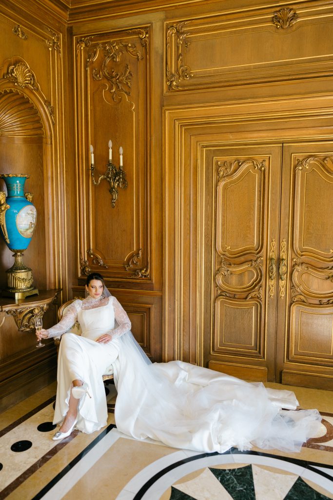 A BRIDE DRINKING CHAMPAGNE IN HER PREPARATIONS BEFORE HER WEDDING