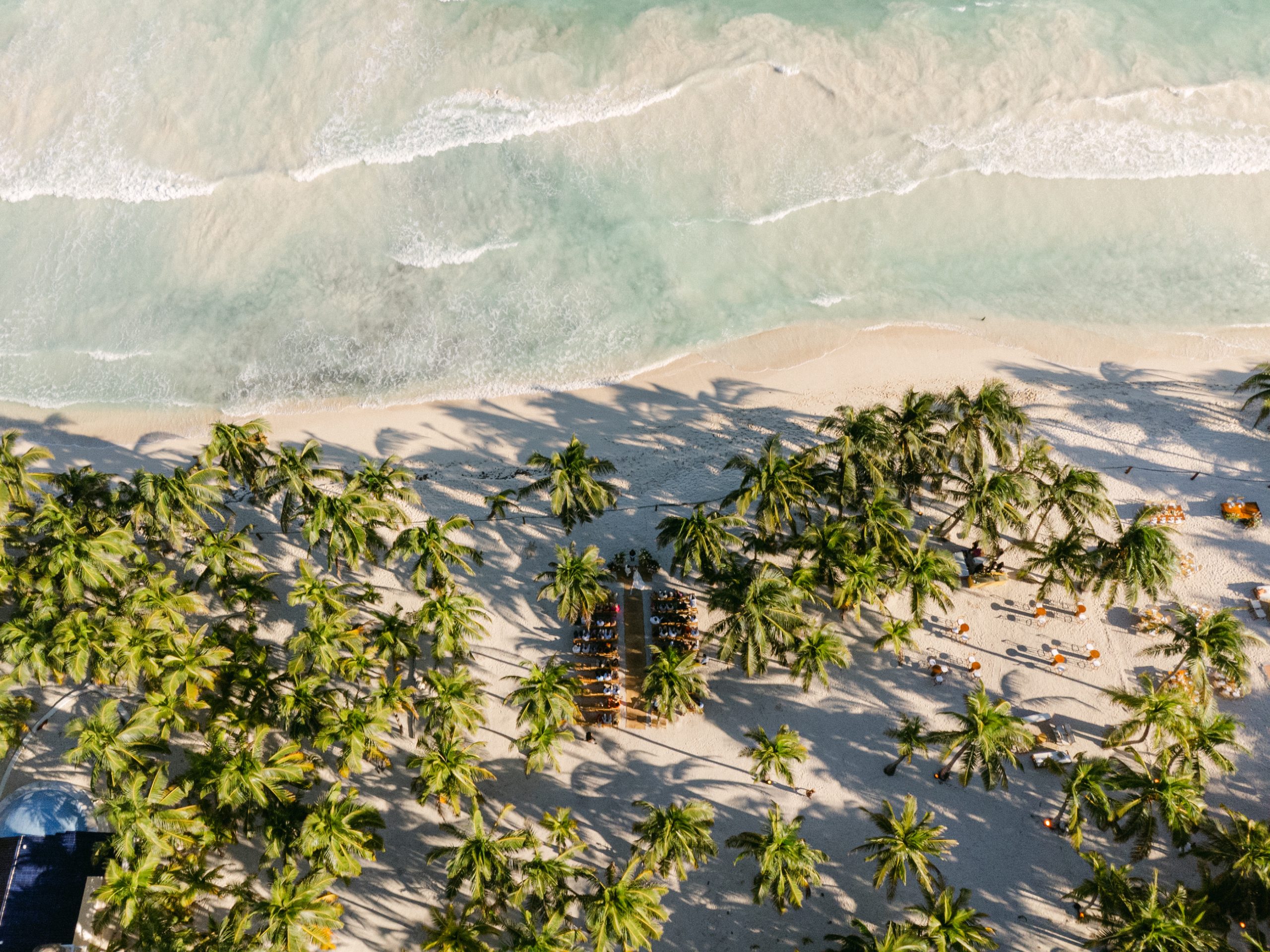 Luxury destination wedding photographer in Riviera Maya capturing romantic beach moments.