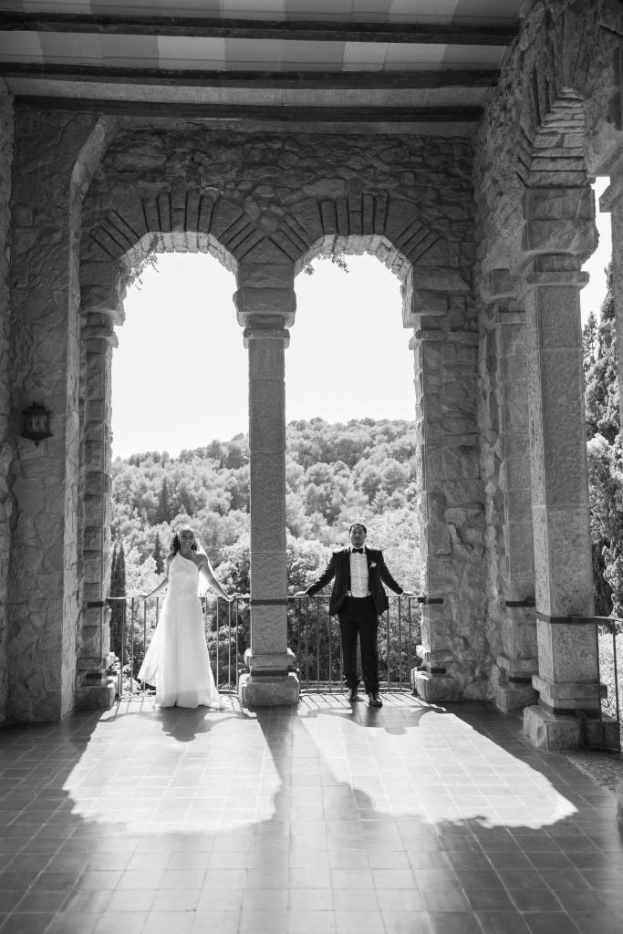 Outdoor elopement ceremony in the gardens of La Baronía, Barcelona – photographed by Antonio Ojeda