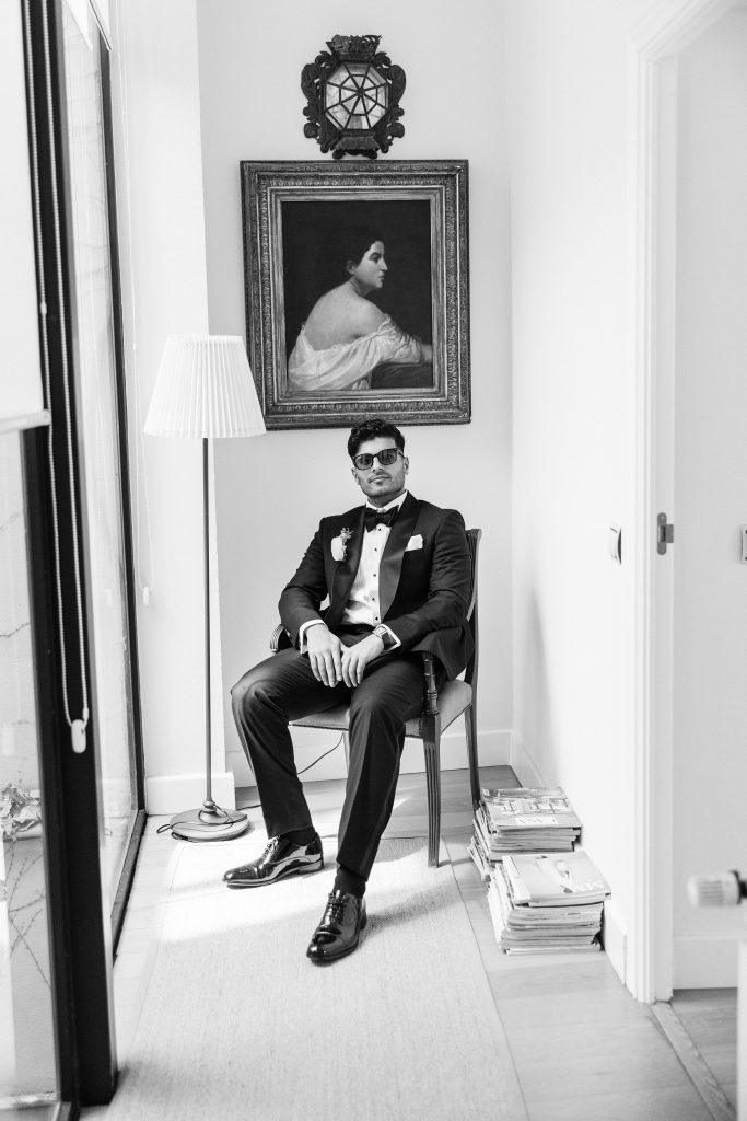 groom getting ready at cortijo el trobal