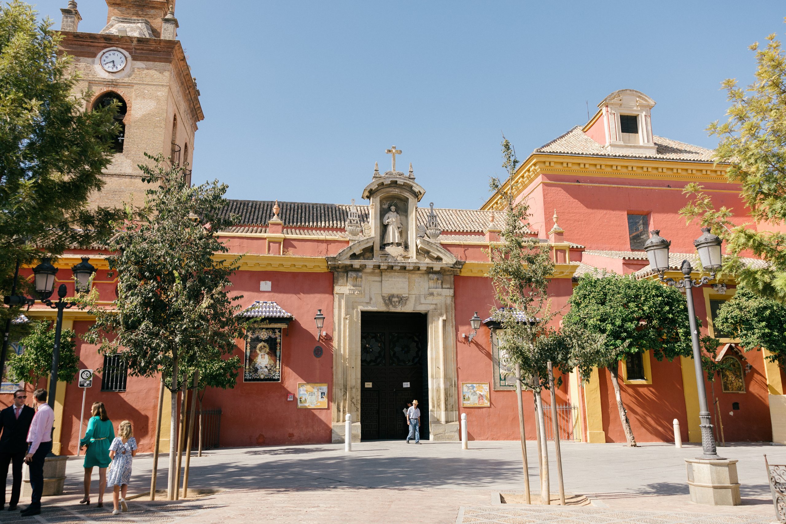 Fachada de la iglesia de San Lorenzo en Sevilla antes de la ceremonia.