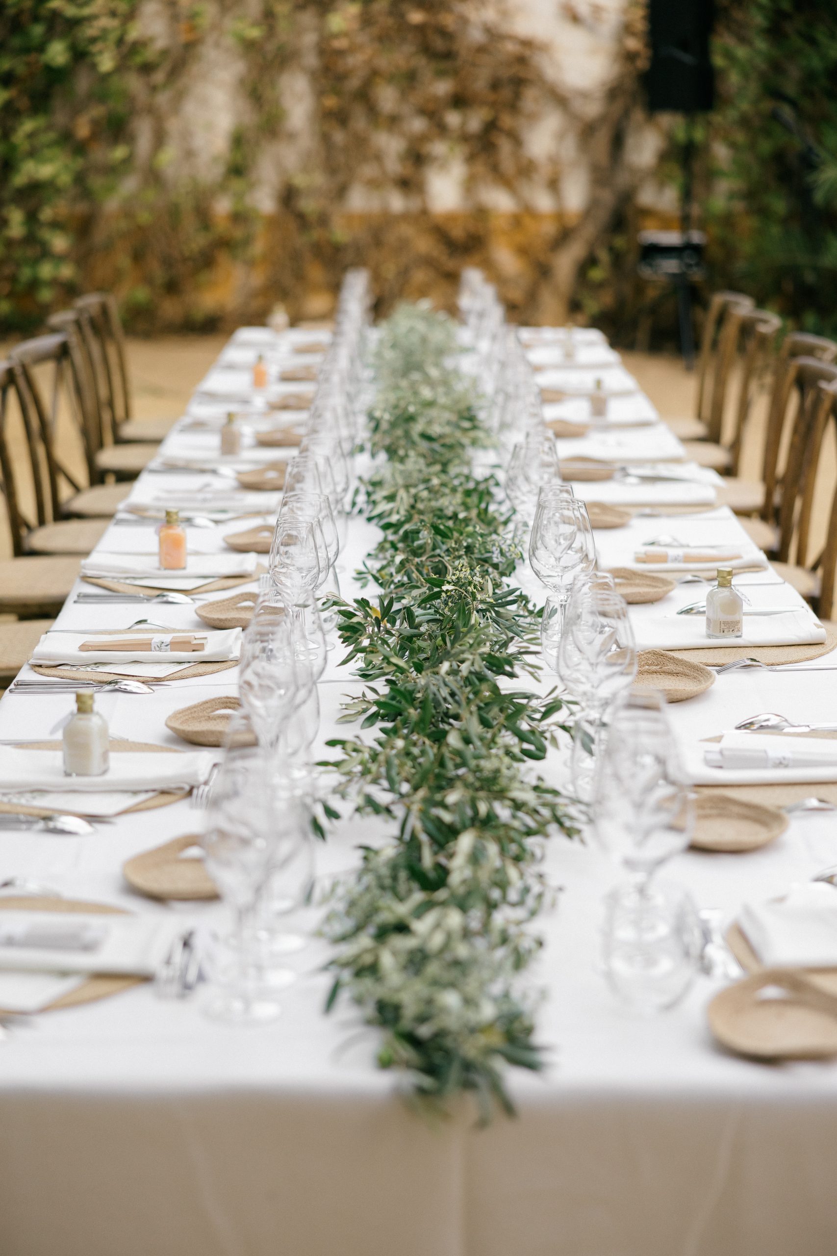 Decoración de mesas para el cocktail en la boda sevillana.