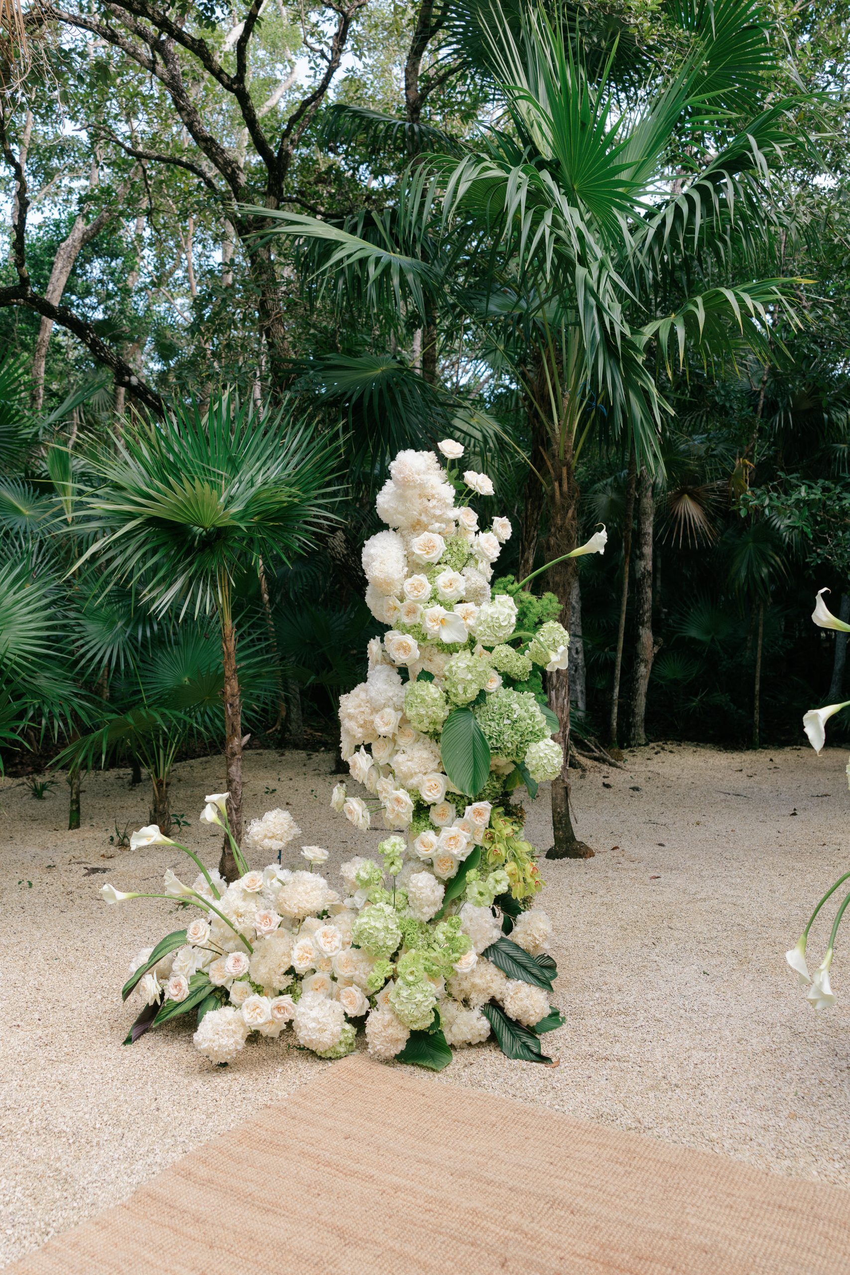 kima-tulum-wedding-venue-floral-design-grisel-serrano