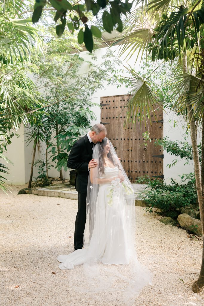 kima-tulum-jungle-venue-couple-romantic-moment-photographer