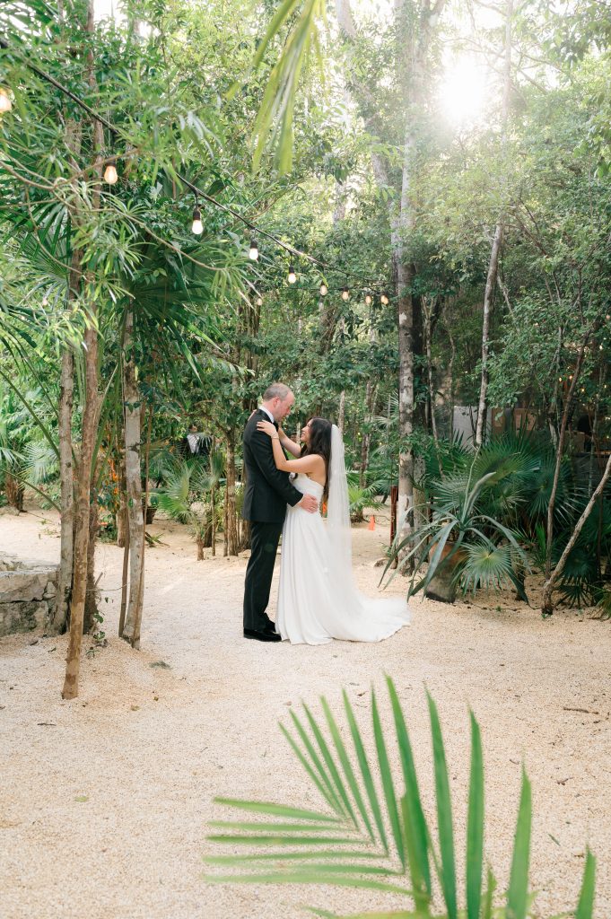 Reception table at Kima Tulum, styled by Oleo Events florist Tulum