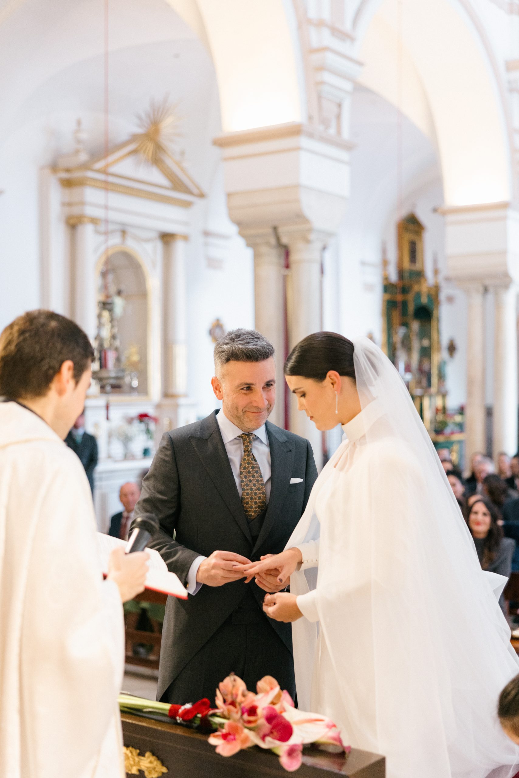 Fotografía de bodas Finca Santa Clotilde, ceremonia religiosa en iglesia sevillana