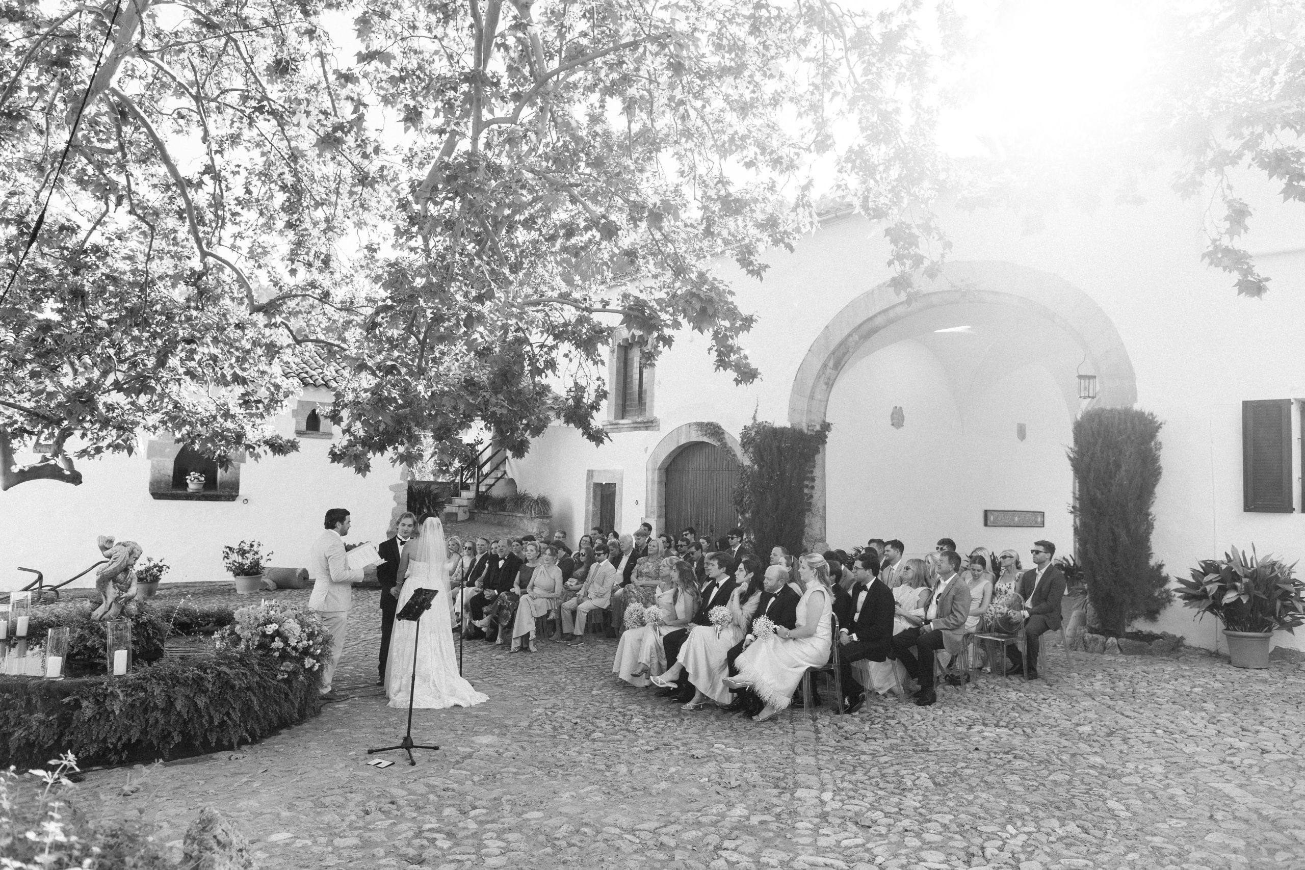 Spring wedding at Jardines de Alfabia, Serra de Tramuntana