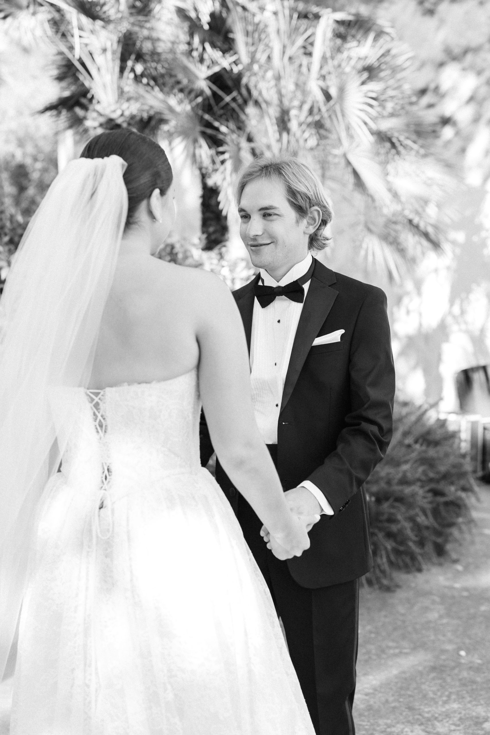 Wedding portraits in the gardens of Jardines de Alfabia
