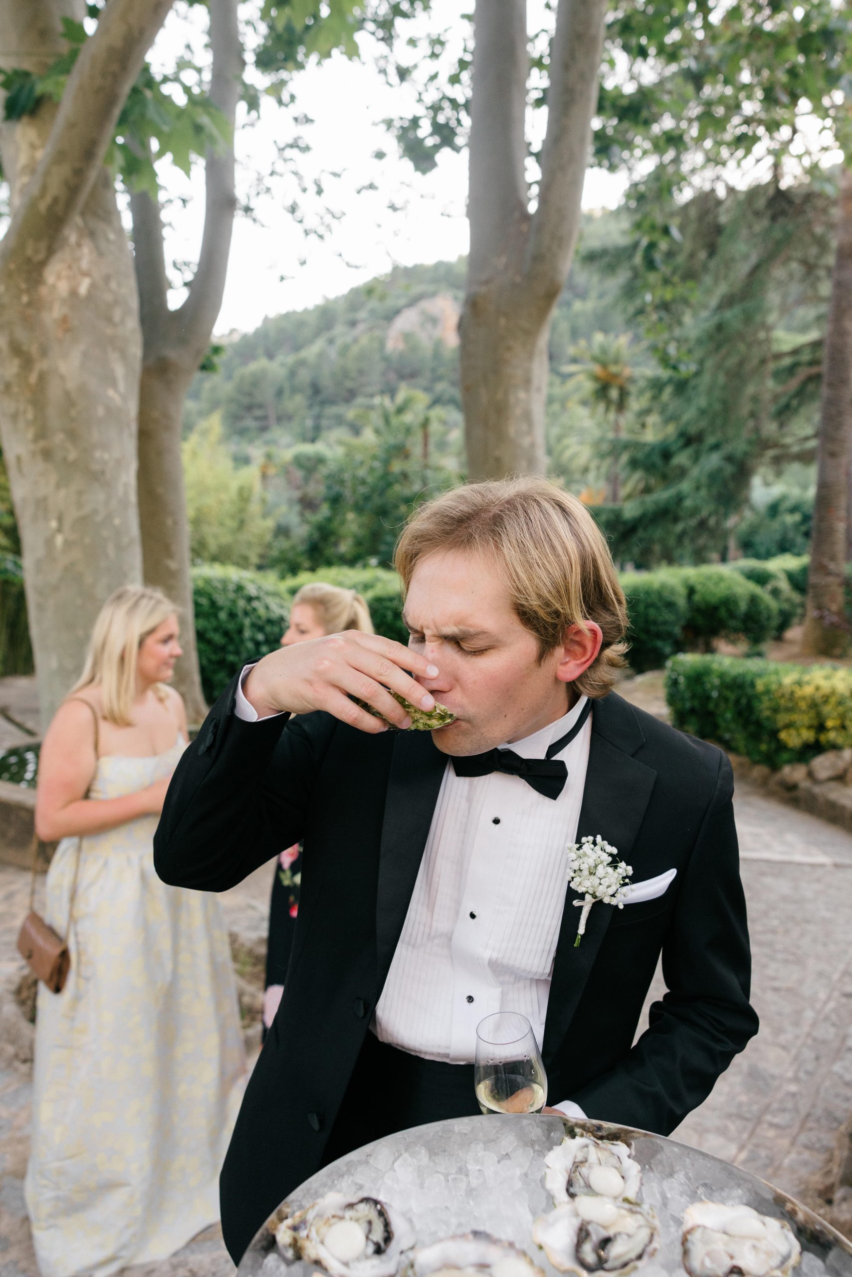 Wedding cocktail hour at Jardines de Alfabia gardens