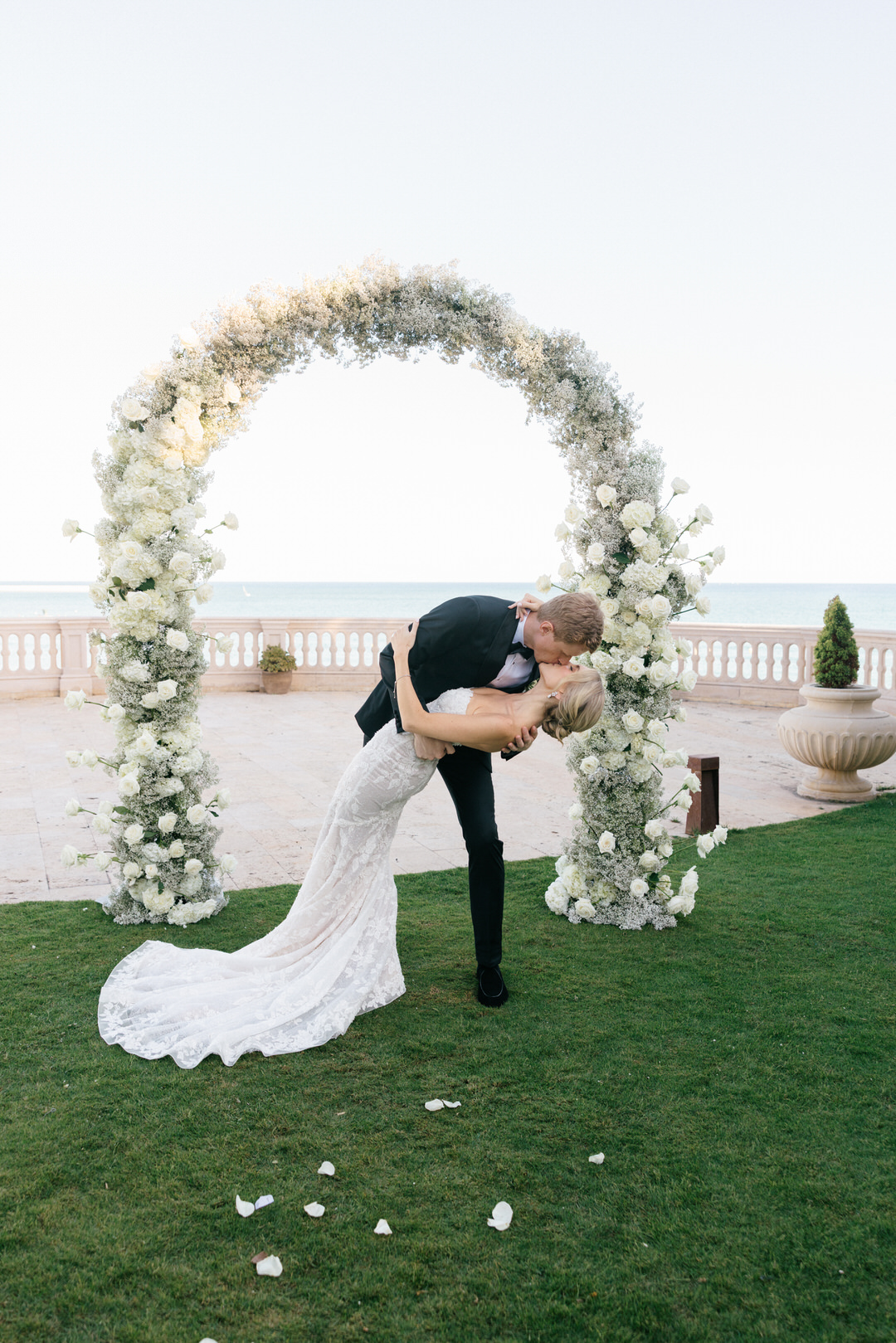 FIRST KISS IN A PORTUGAL VENUE