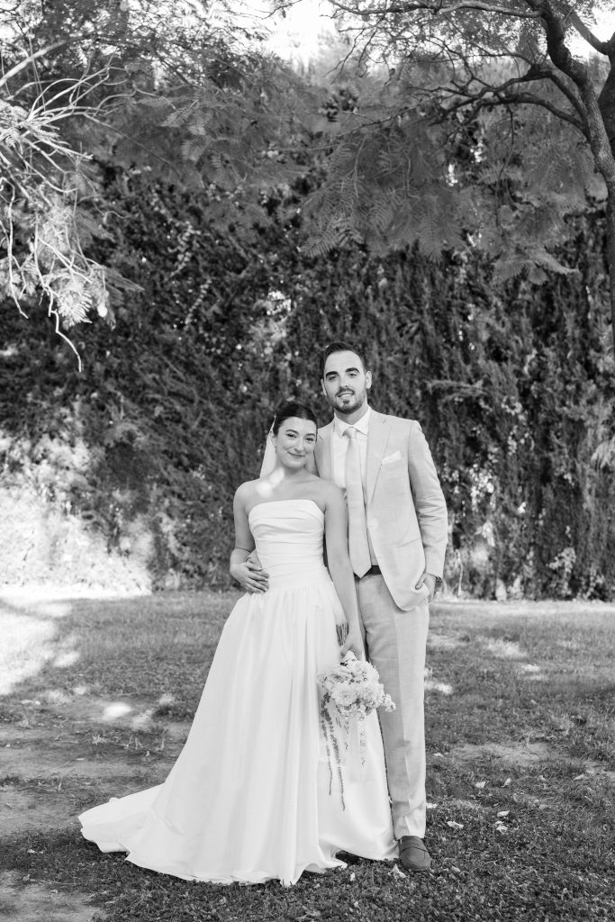 Retrato de novios en los jardines de Bellasombra House, Sevilla