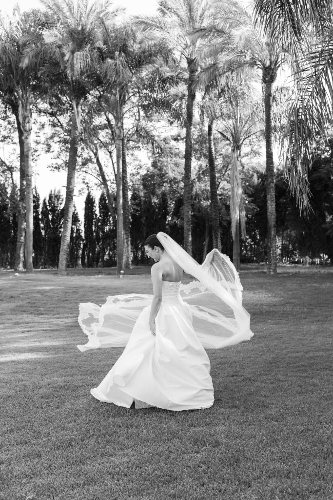 Boda en Bellasombra House Sevilla, luz de tarde en los jardines
